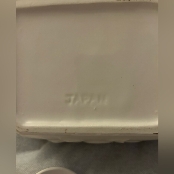 Vintage Soup Tureen / gravy boat. White ceramic with ladle. Made in Japan. 1 Qt - Picture 6 of 13